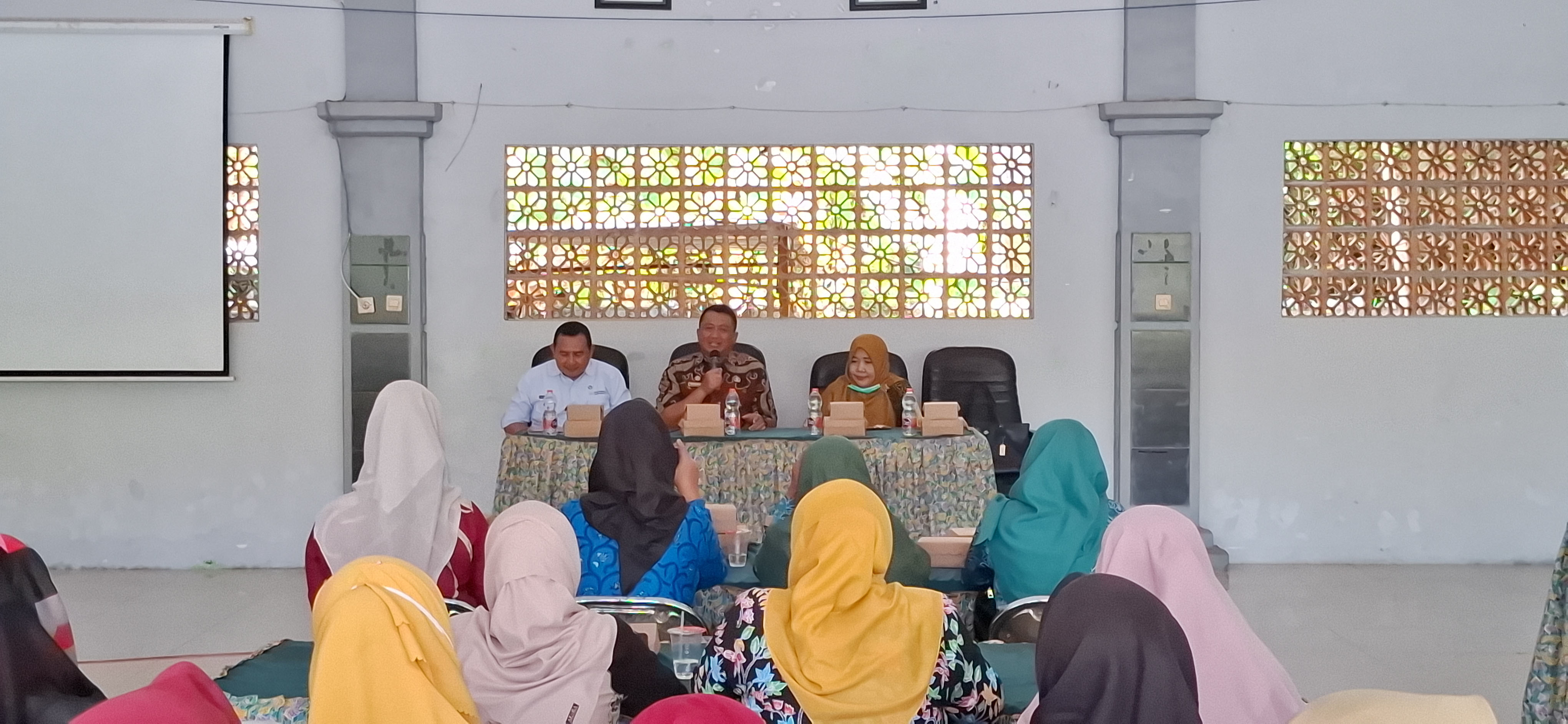 Pembagian Bendera Merah Putih