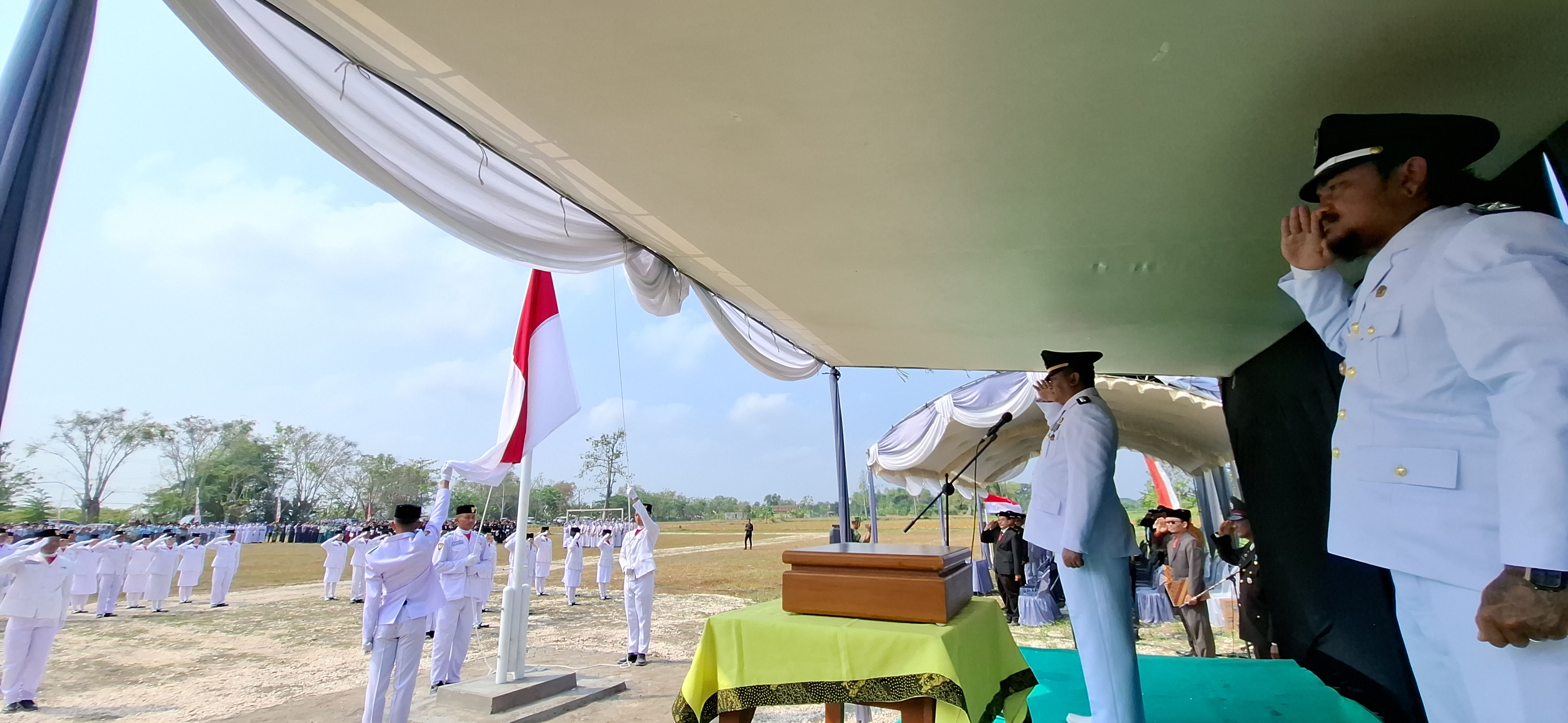 UPACARA PENGIBARAN BENDERA MERAH PUTIH